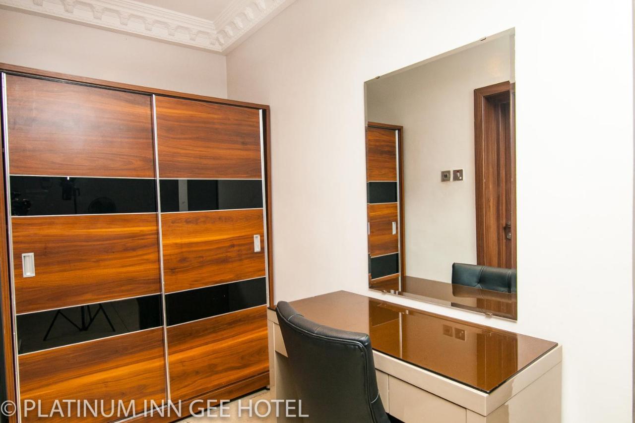 Platinum Inn Gee Hotel Suru Lere Exterior foto